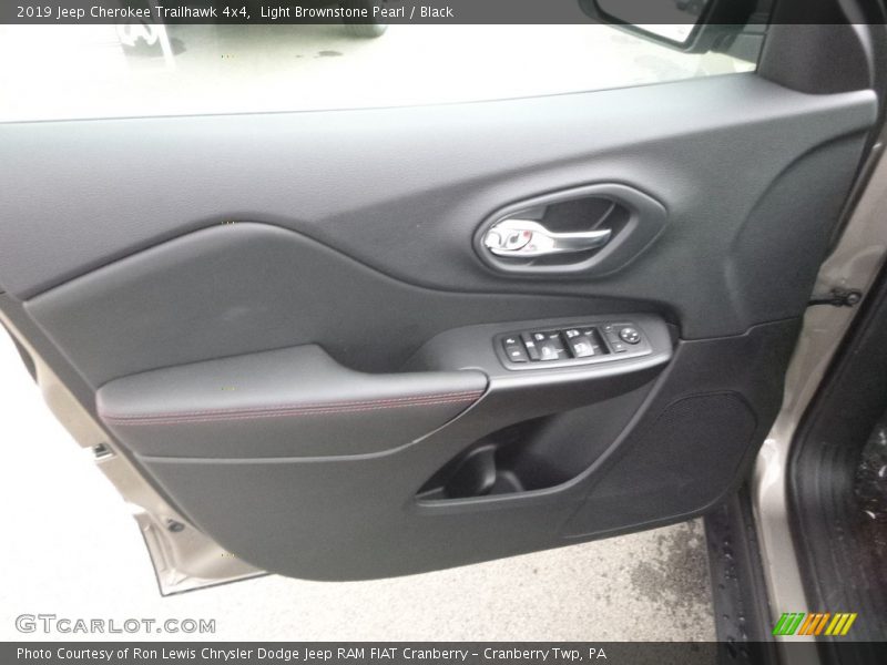 Light Brownstone Pearl / Black 2019 Jeep Cherokee Trailhawk 4x4