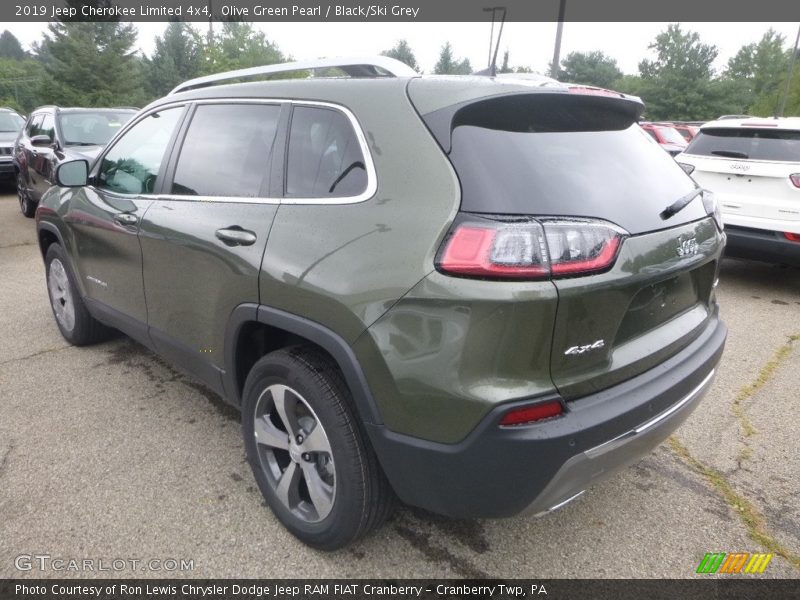Olive Green Pearl / Black/Ski Grey 2019 Jeep Cherokee Limited 4x4