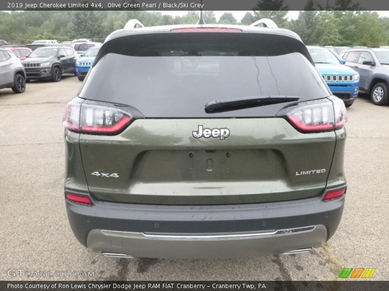 Olive Green Pearl / Black/Ski Grey 2019 Jeep Cherokee Limited 4x4