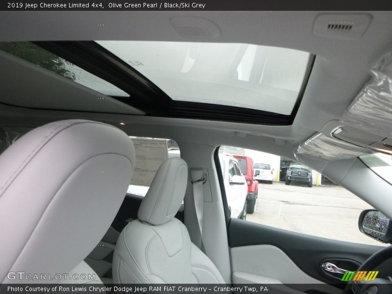 Olive Green Pearl / Black/Ski Grey 2019 Jeep Cherokee Limited 4x4