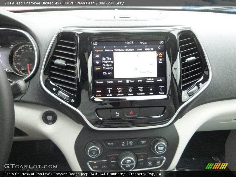 Olive Green Pearl / Black/Ski Grey 2019 Jeep Cherokee Limited 4x4