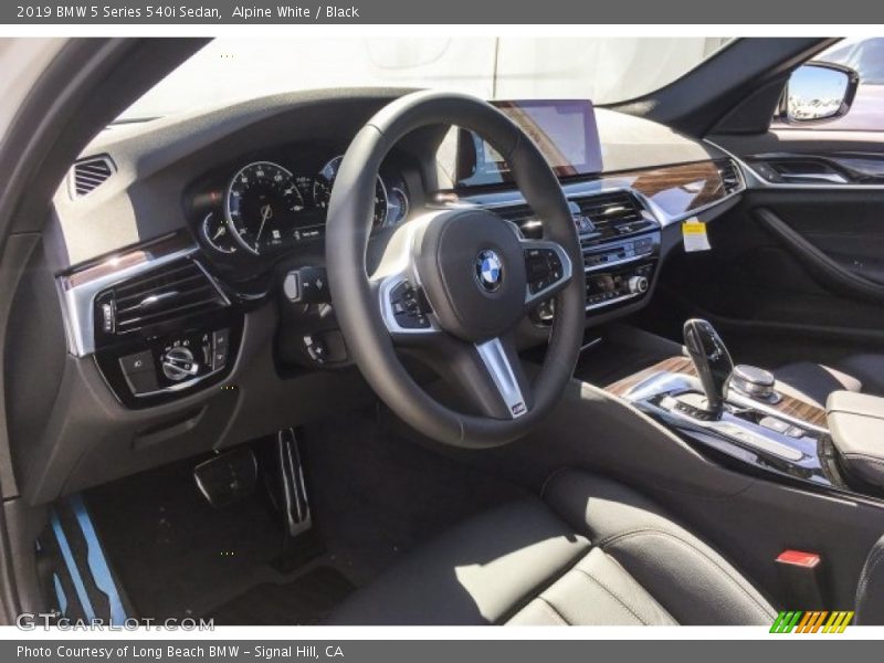 Alpine White / Black 2019 BMW 5 Series 540i Sedan