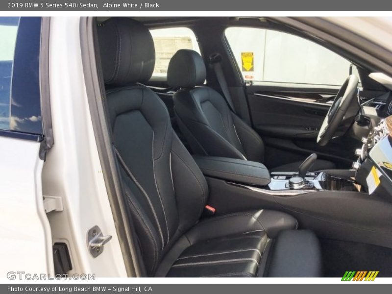 Alpine White / Black 2019 BMW 5 Series 540i Sedan