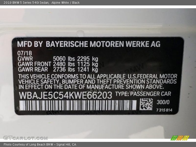 Alpine White / Black 2019 BMW 5 Series 540i Sedan