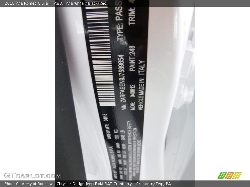 Alfa White / Black/Red 2018 Alfa Romeo Giulia Ti AWD