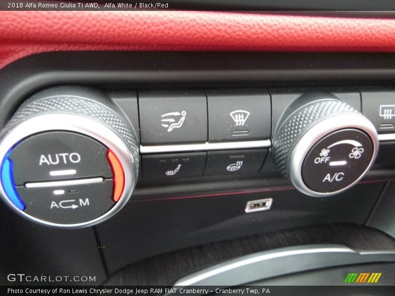 Alfa White / Black/Red 2018 Alfa Romeo Giulia Ti AWD
