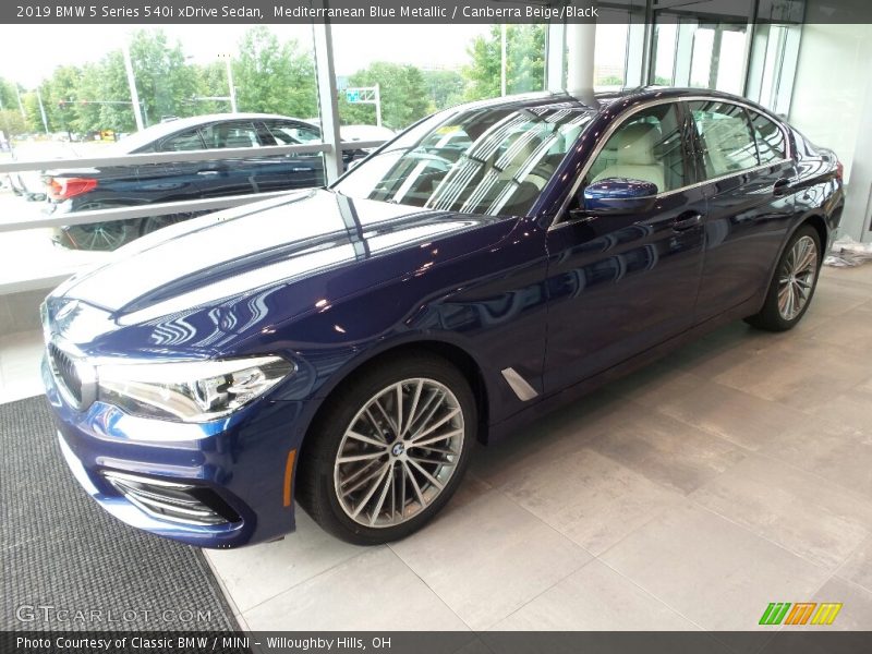 Front 3/4 View of 2019 5 Series 540i xDrive Sedan