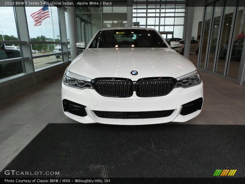 Alpine White / Black 2019 BMW 5 Series 540i xDrive Sedan