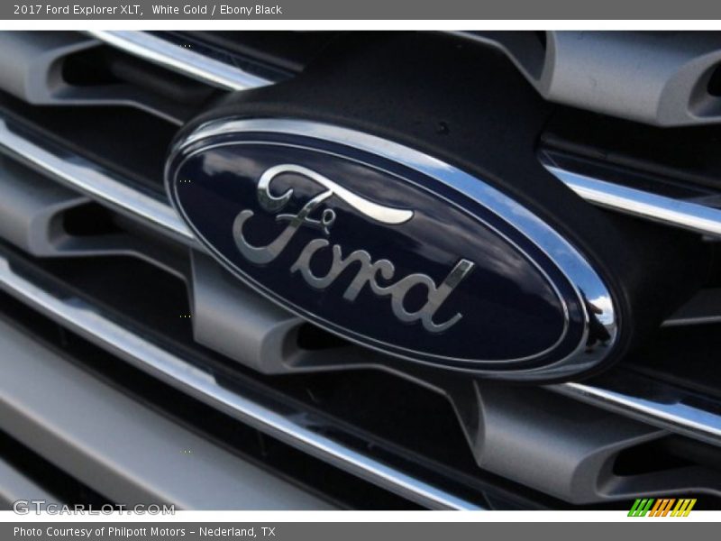 White Gold / Ebony Black 2017 Ford Explorer XLT