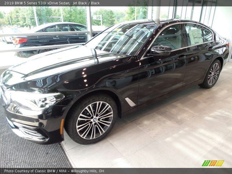 Jet Black / Black 2019 BMW 5 Series 530i xDrive Sedan