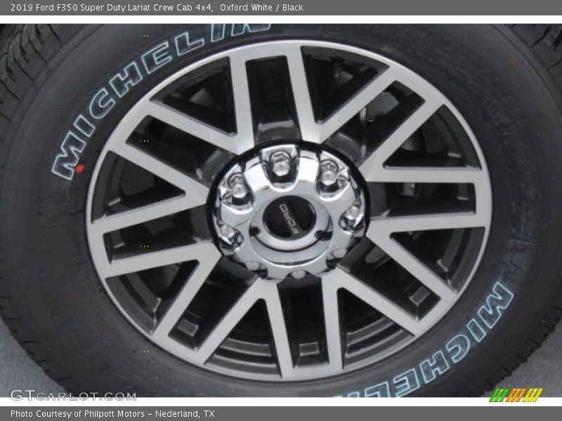 Oxford White / Black 2019 Ford F350 Super Duty Lariat Crew Cab 4x4