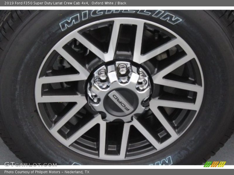 Oxford White / Black 2019 Ford F350 Super Duty Lariat Crew Cab 4x4