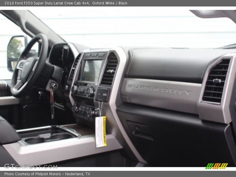 Oxford White / Black 2019 Ford F350 Super Duty Lariat Crew Cab 4x4