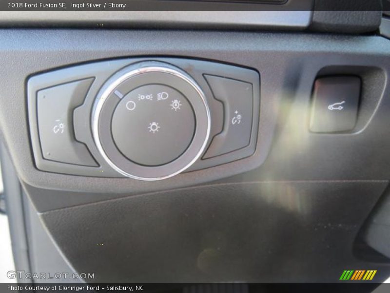 Ingot Silver / Ebony 2018 Ford Fusion SE
