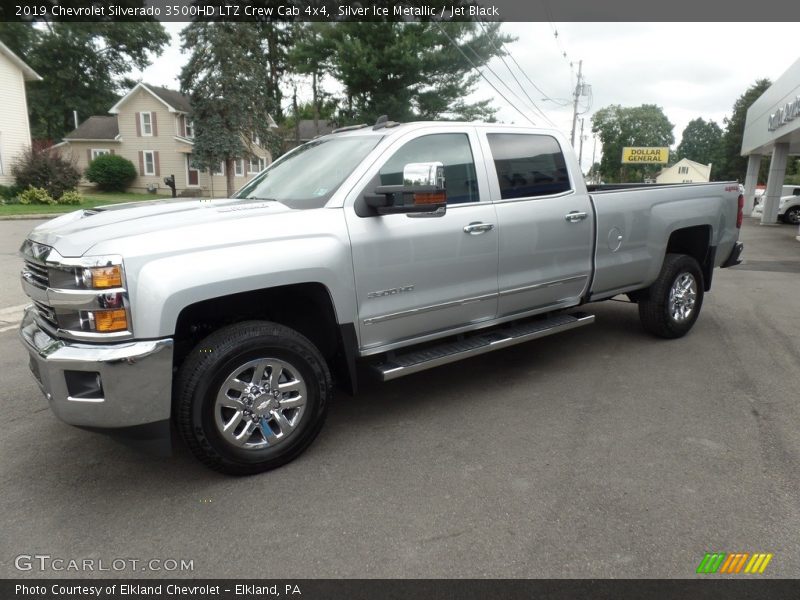 Front 3/4 View of 2019 Silverado 3500HD LTZ Crew Cab 4x4