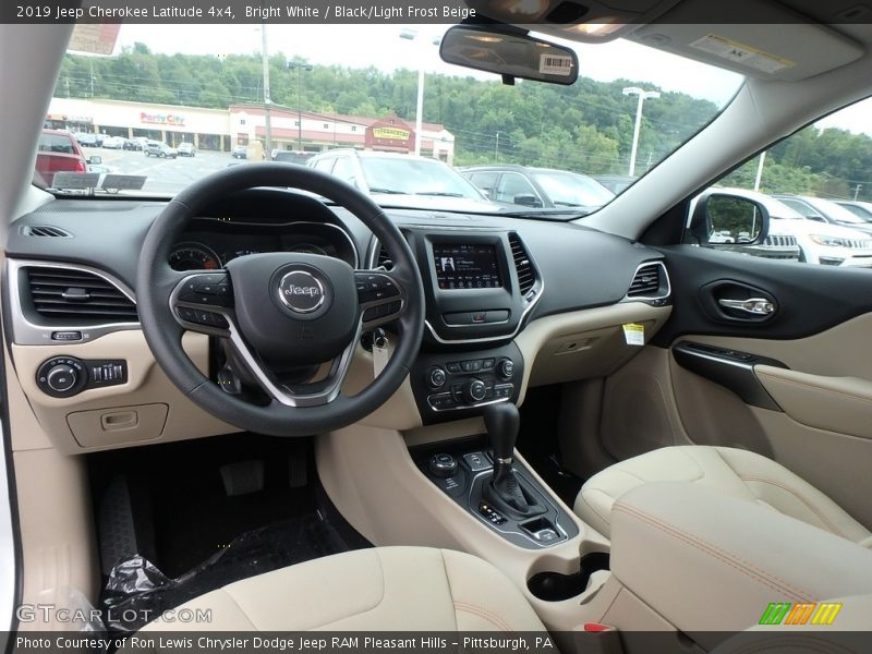 Bright White / Black/Light Frost Beige 2019 Jeep Cherokee Latitude 4x4