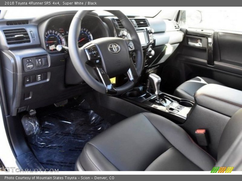 Super White / Black 2018 Toyota 4Runner SR5 4x4