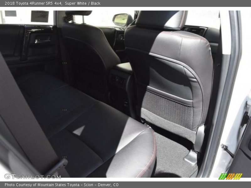Super White / Black 2018 Toyota 4Runner SR5 4x4