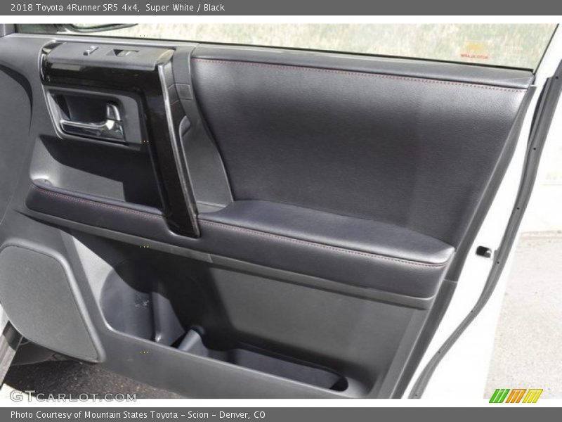 Super White / Black 2018 Toyota 4Runner SR5 4x4