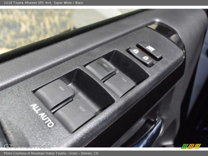 Super White / Black 2018 Toyota 4Runner SR5 4x4