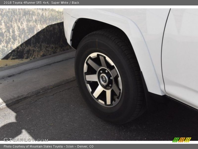 Super White / Black 2018 Toyota 4Runner SR5 4x4