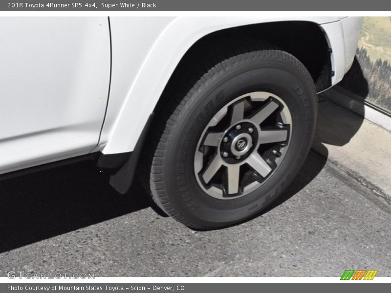 Super White / Black 2018 Toyota 4Runner SR5 4x4