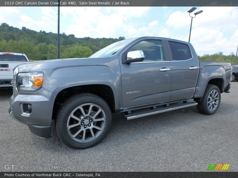 Front 3/4 View of 2019 Canyon Denali Crew Cab 4WD