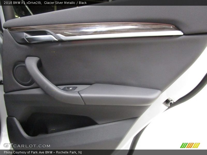 Glacier Silver Metallic / Black 2018 BMW X1 xDrive28i
