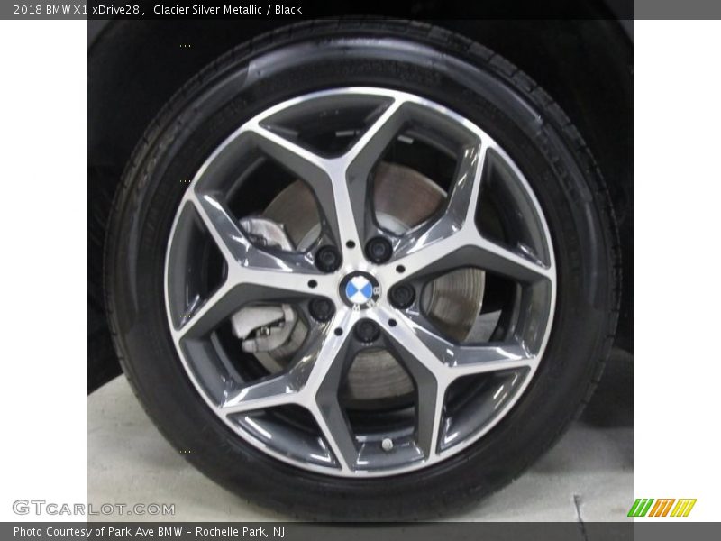 Glacier Silver Metallic / Black 2018 BMW X1 xDrive28i