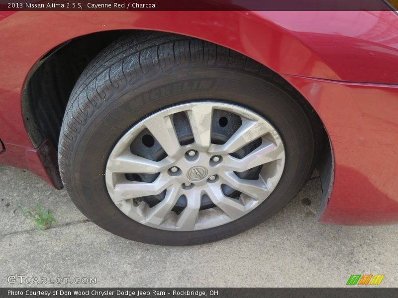 Cayenne Red / Charcoal 2013 Nissan Altima 2.5 S