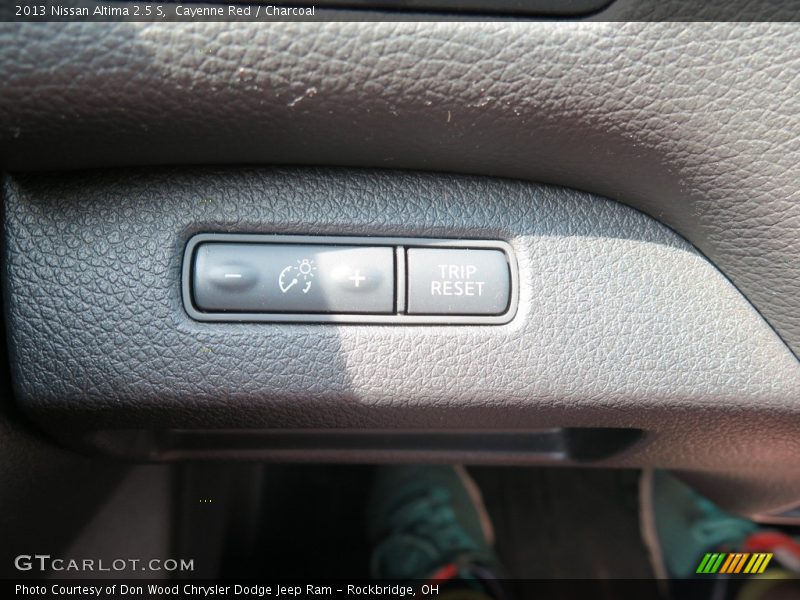 Cayenne Red / Charcoal 2013 Nissan Altima 2.5 S