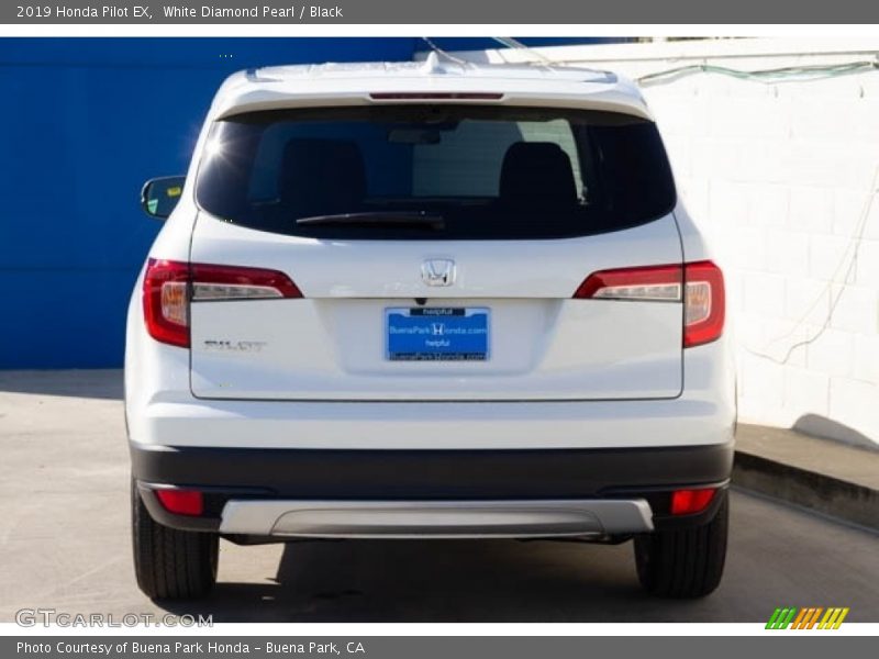 White Diamond Pearl / Black 2019 Honda Pilot EX