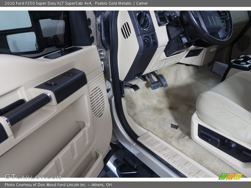 Pueblo Gold Metallic / Camel 2010 Ford F250 Super Duty XLT SuperCab 4x4