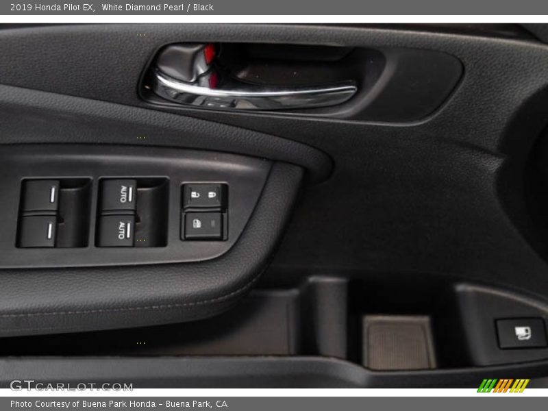 White Diamond Pearl / Black 2019 Honda Pilot EX