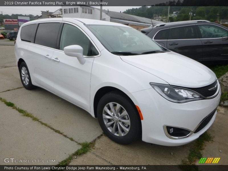 Front 3/4 View of 2019 Pacifica Touring Plus