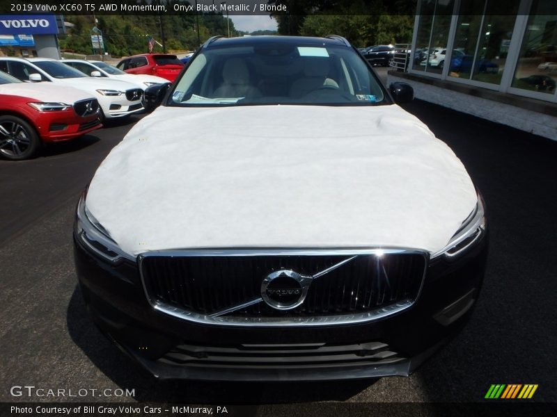 Onyx Black Metallic / Blonde 2019 Volvo XC60 T5 AWD Momentum