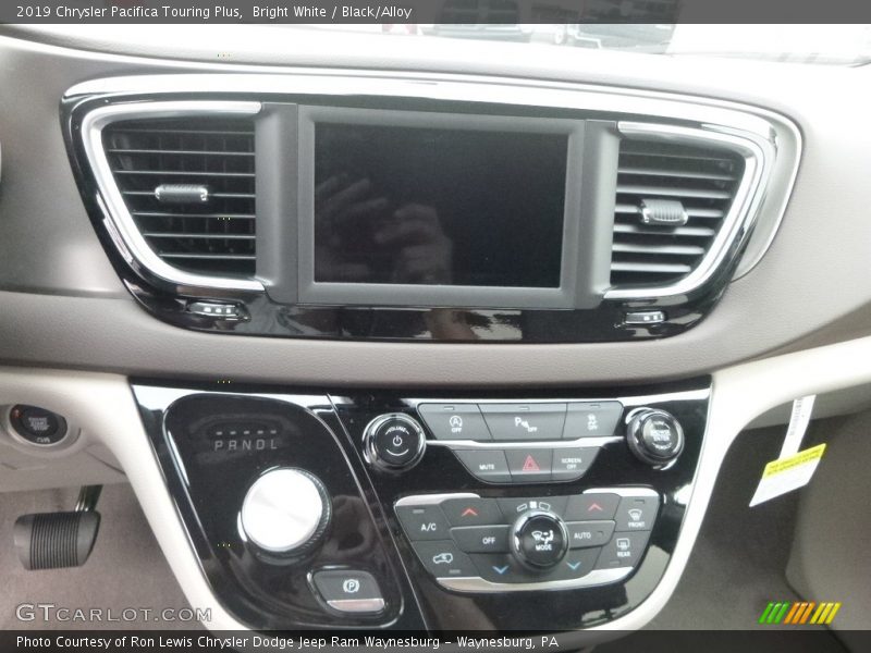 Bright White / Black/Alloy 2019 Chrysler Pacifica Touring Plus