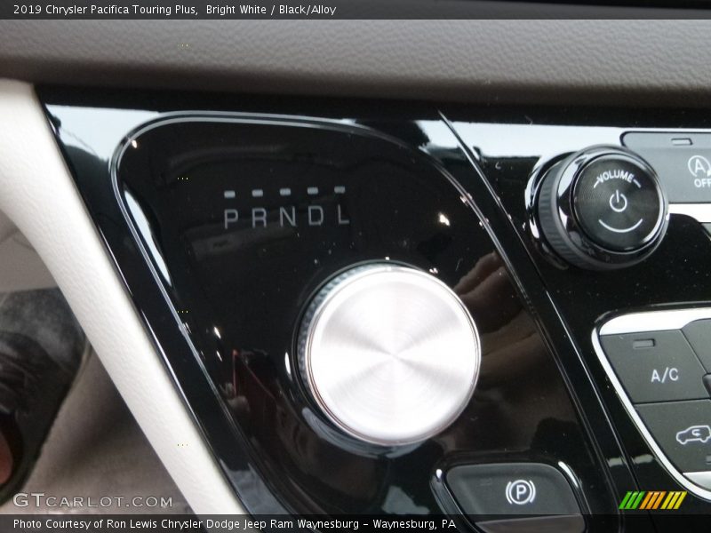  2019 Pacifica Touring Plus 9 Speed Automatic Shifter