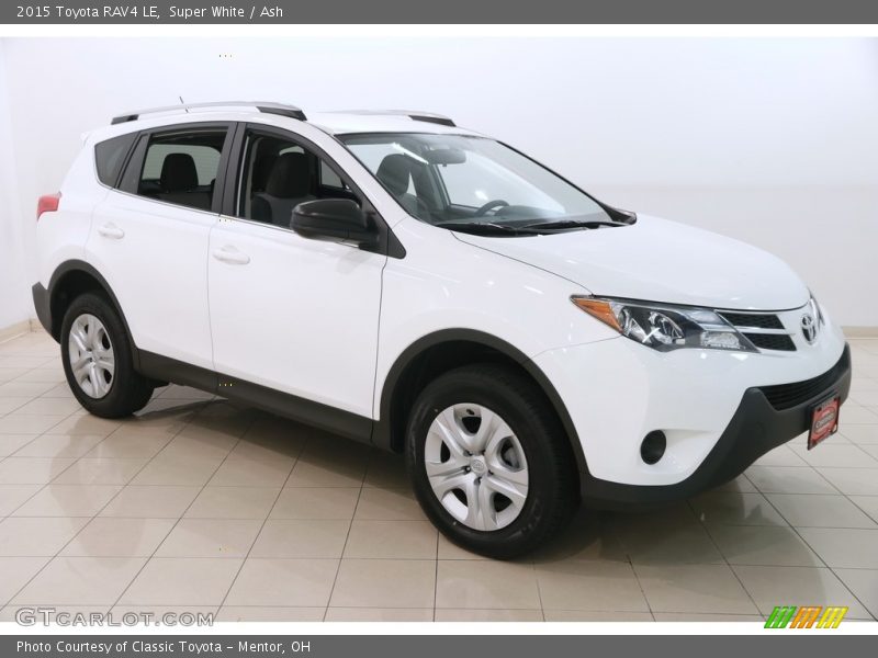 Super White / Ash 2015 Toyota RAV4 LE