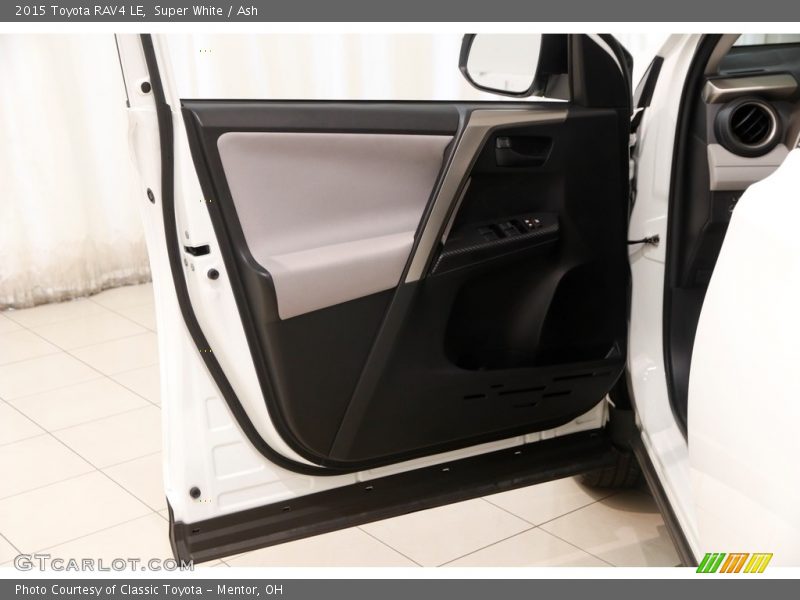 Super White / Ash 2015 Toyota RAV4 LE