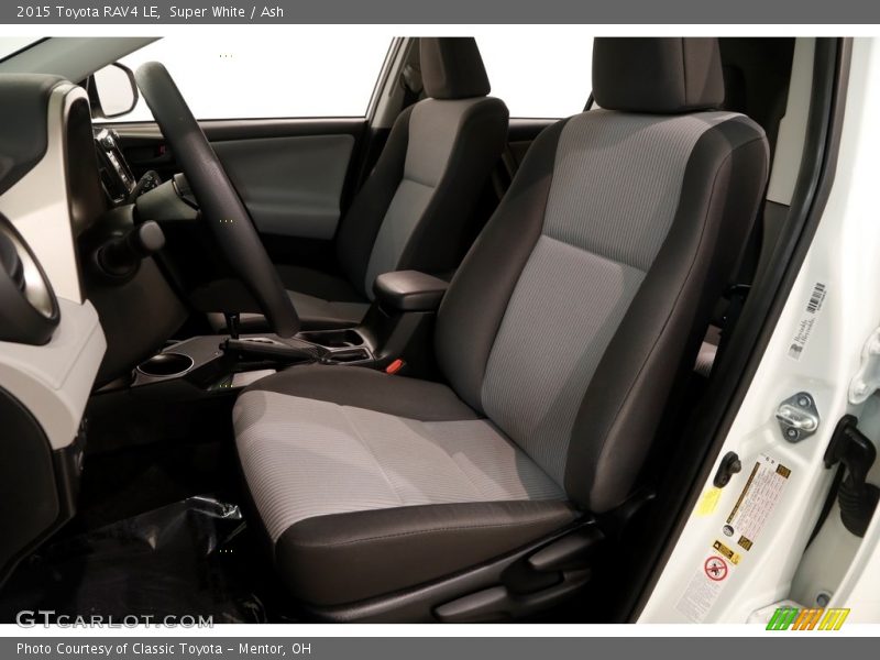 Super White / Ash 2015 Toyota RAV4 LE