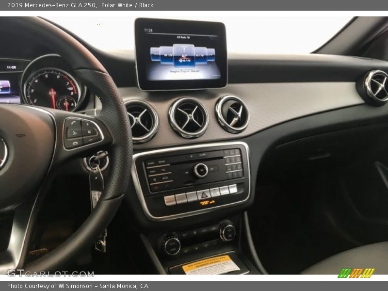 Polar White / Black 2019 Mercedes-Benz GLA 250