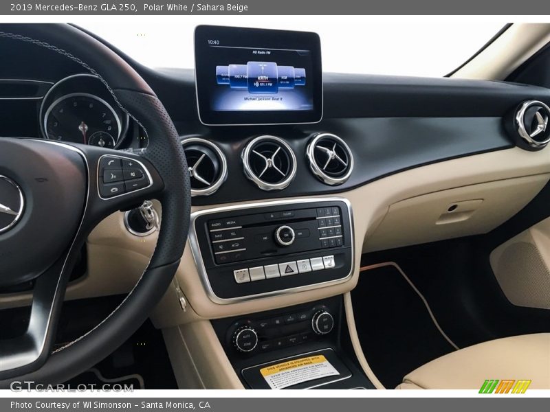 Polar White / Sahara Beige 2019 Mercedes-Benz GLA 250