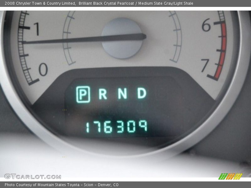 Brilliant Black Crystal Pearlcoat / Medium Slate Gray/Light Shale 2008 Chrysler Town & Country Limited