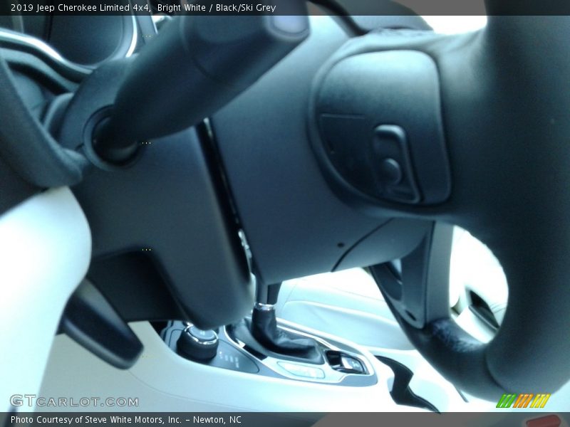 Bright White / Black/Ski Grey 2019 Jeep Cherokee Limited 4x4