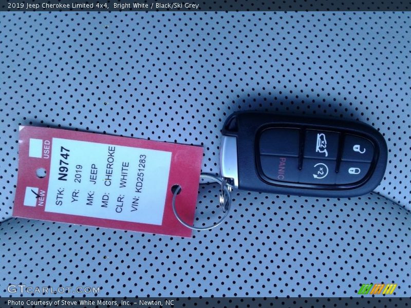 Bright White / Black/Ski Grey 2019 Jeep Cherokee Limited 4x4