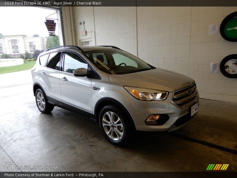 Ingot Silver / Charcoal Black 2018 Ford Escape SE 4WD