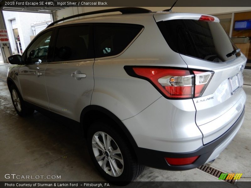 Ingot Silver / Charcoal Black 2018 Ford Escape SE 4WD