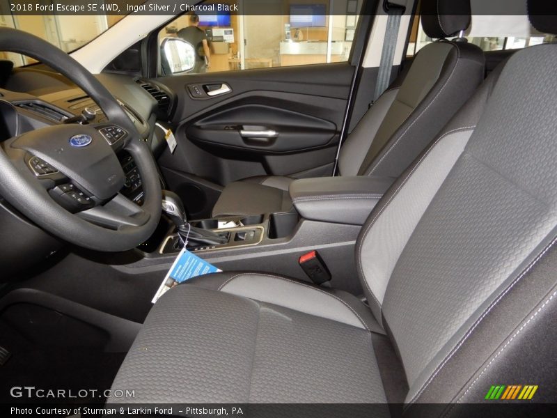 Ingot Silver / Charcoal Black 2018 Ford Escape SE 4WD