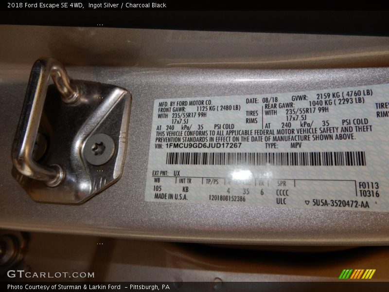 Ingot Silver / Charcoal Black 2018 Ford Escape SE 4WD